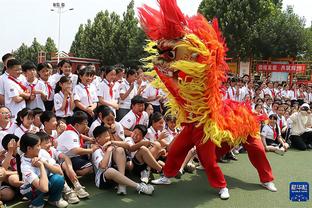 林书豪新东家新北国王新赛季发布会 球队啦啦队献上火辣舞蹈